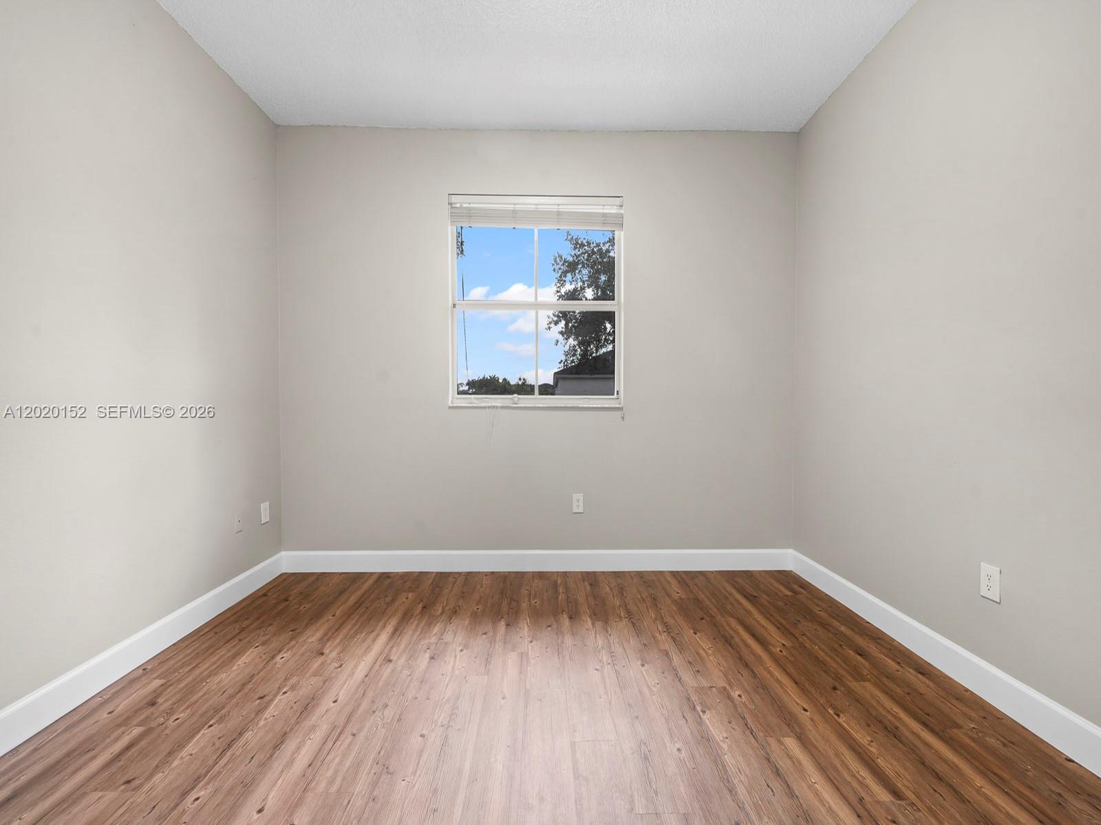 1049 Ne 42nd Pl Property Photo 17
