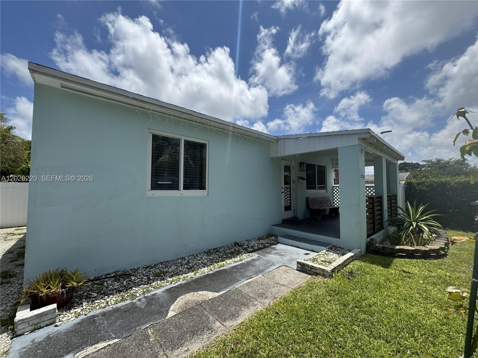 2726 Taylor St Property Photo 3