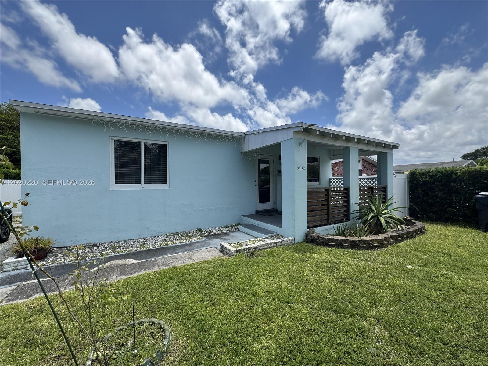 2726 Taylor St Property Photo 4