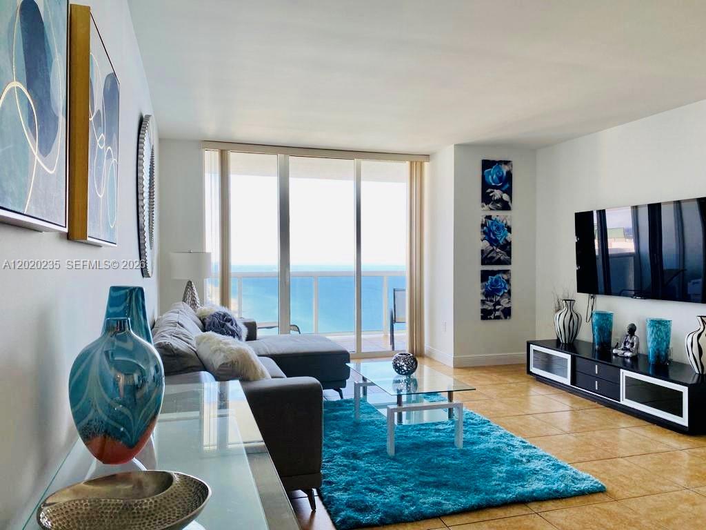 1830 S Ocean Dr 4810 Property Photo 2