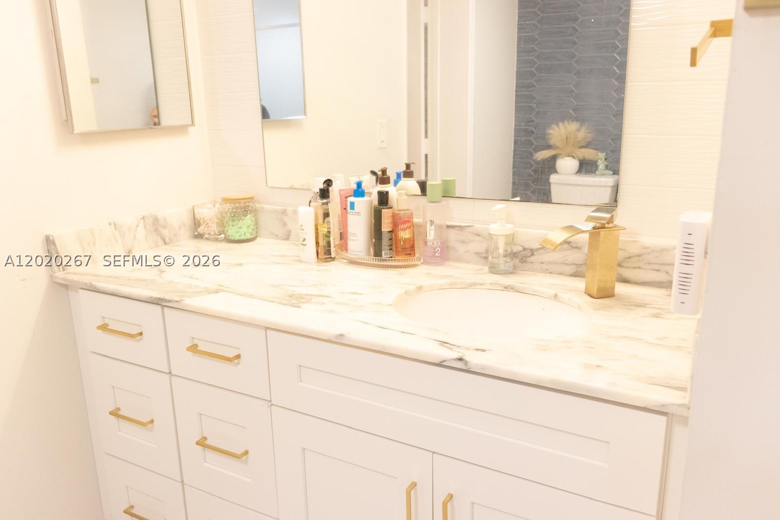 2200 S Cypress Bend Dr 204 Property Photo 11