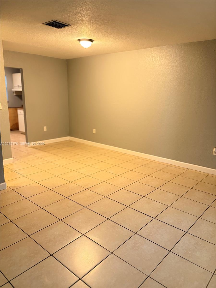 1329 Nw 6 Ave A Property Photo 4
