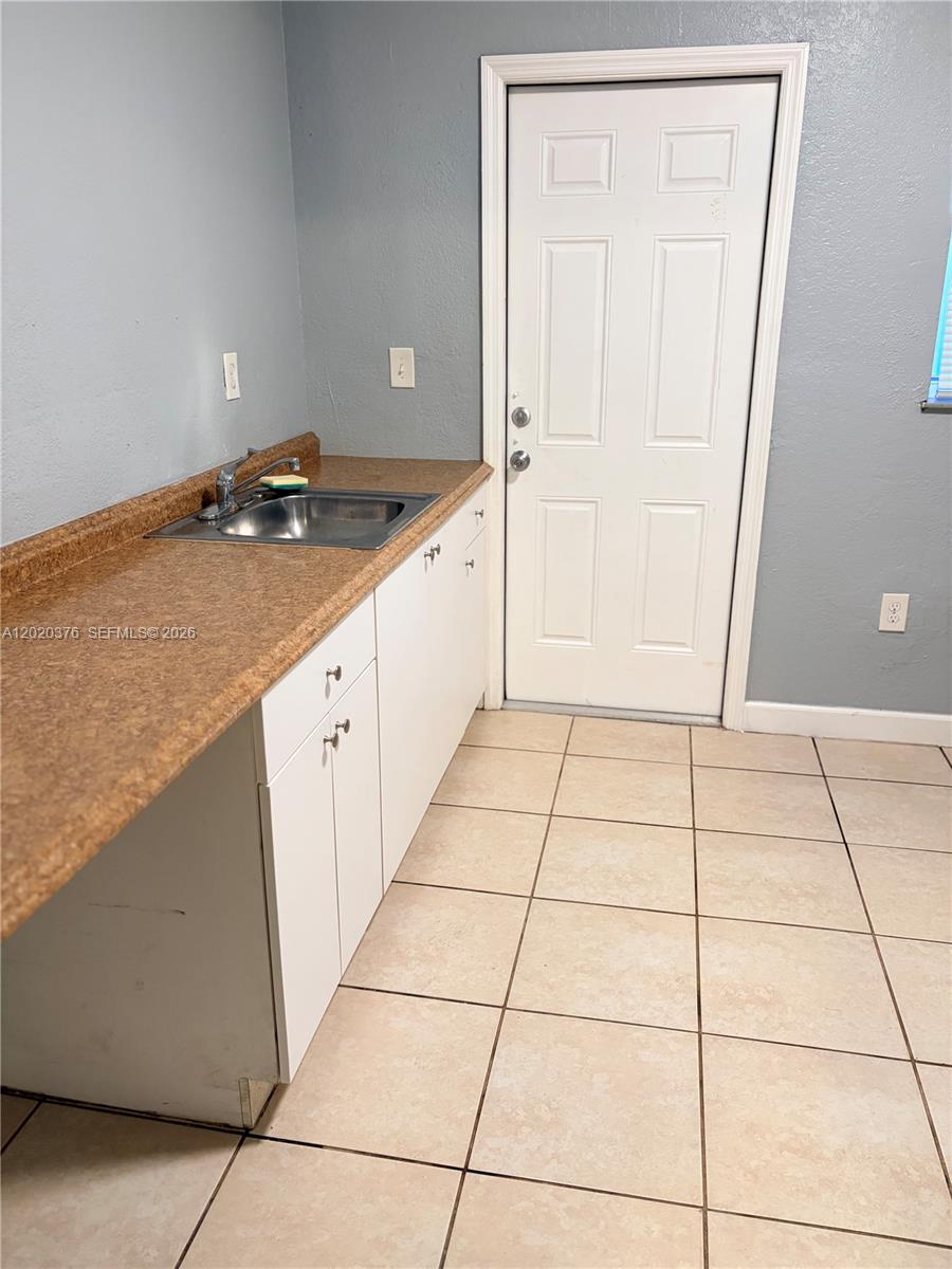 1329 Nw 6 Ave A Property Photo 5