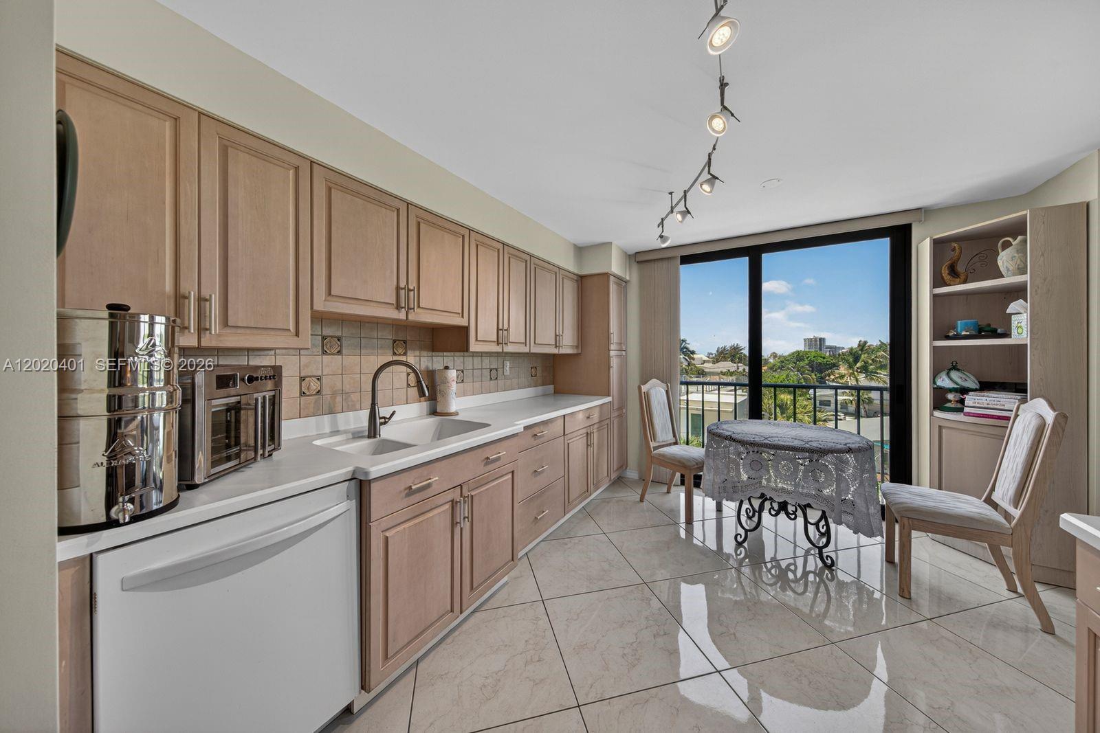 1901 N Ocean Blvd 4d Property Photo 9