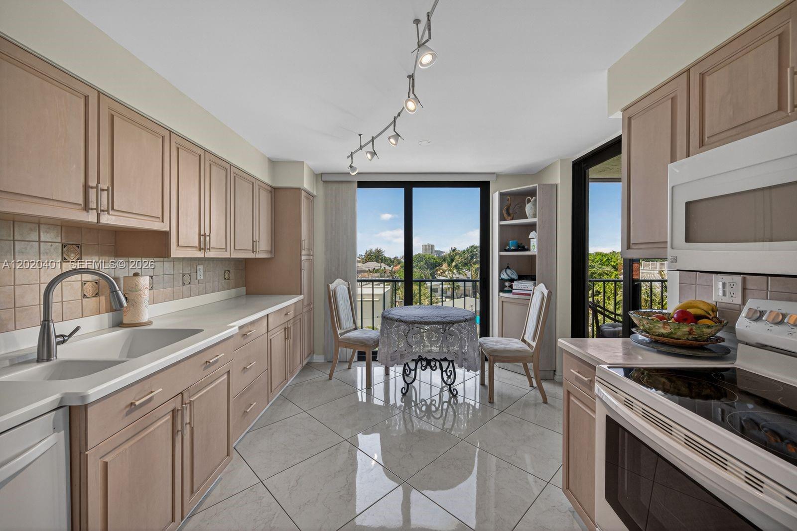 1901 N Ocean Blvd 4d Property Photo 13