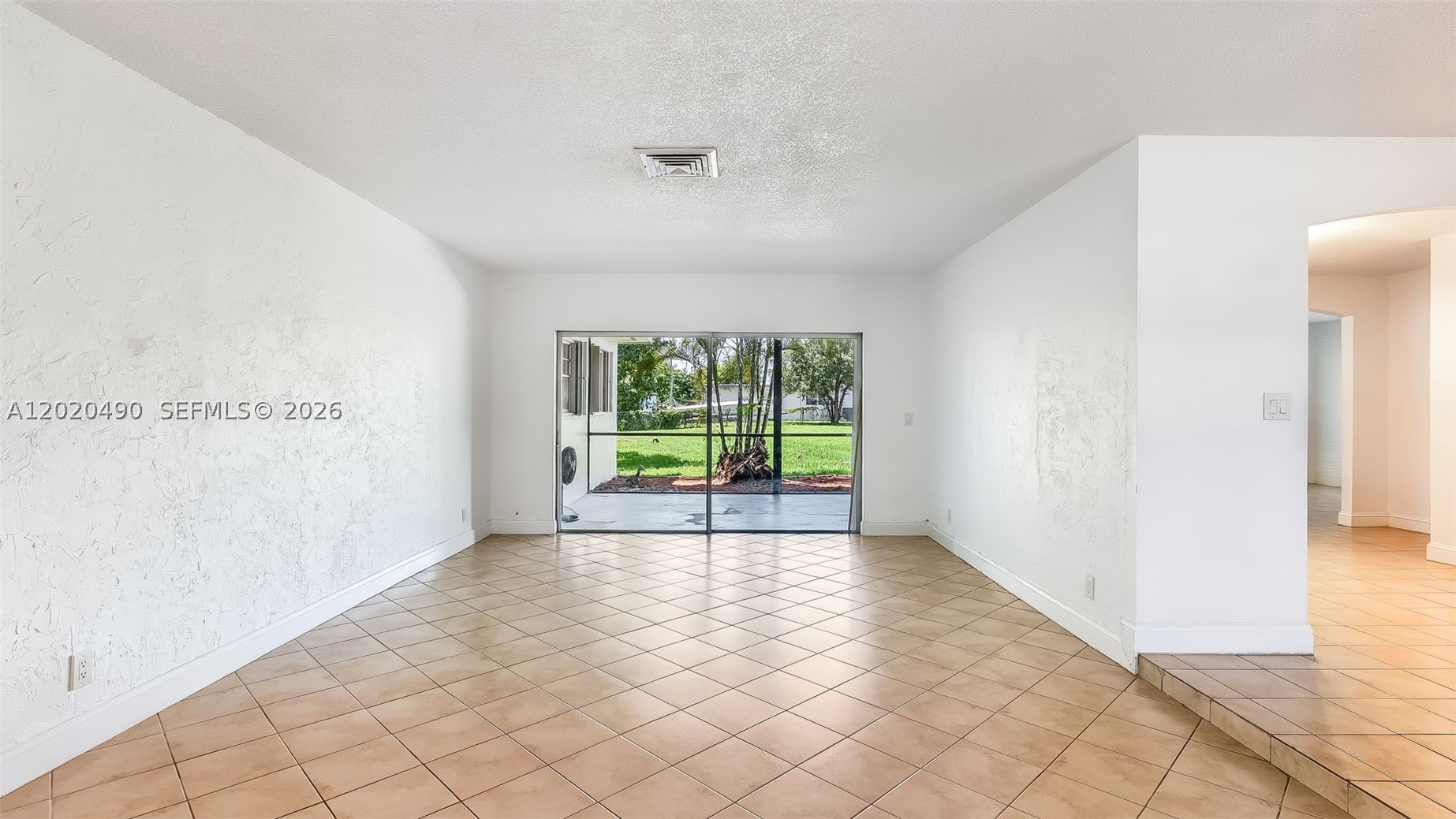 500 Nw 96th Ter Property Photo 2