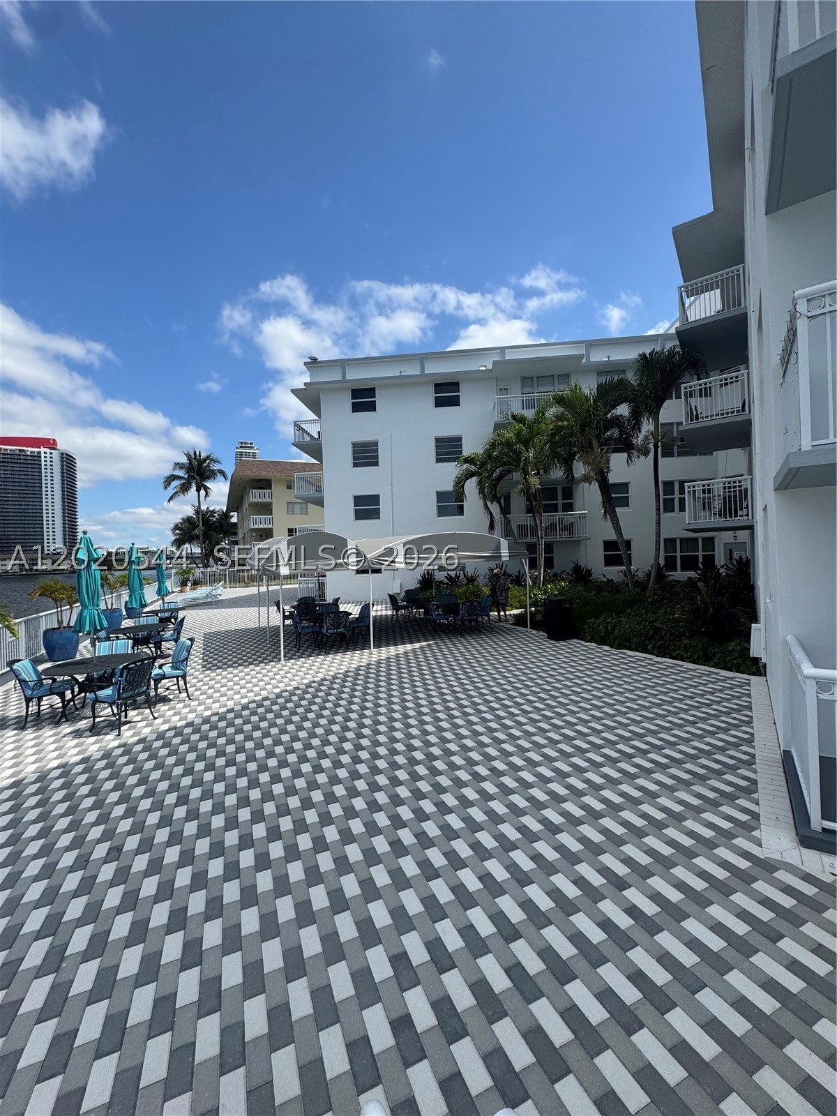 1913 S Ocean Dr 427 Property Photo 4