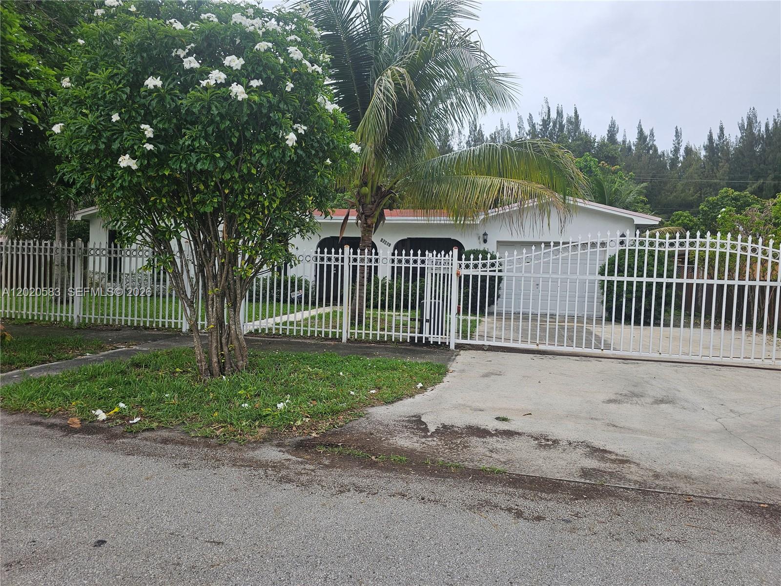 15851 Nw 37th Ct Property Photo 3