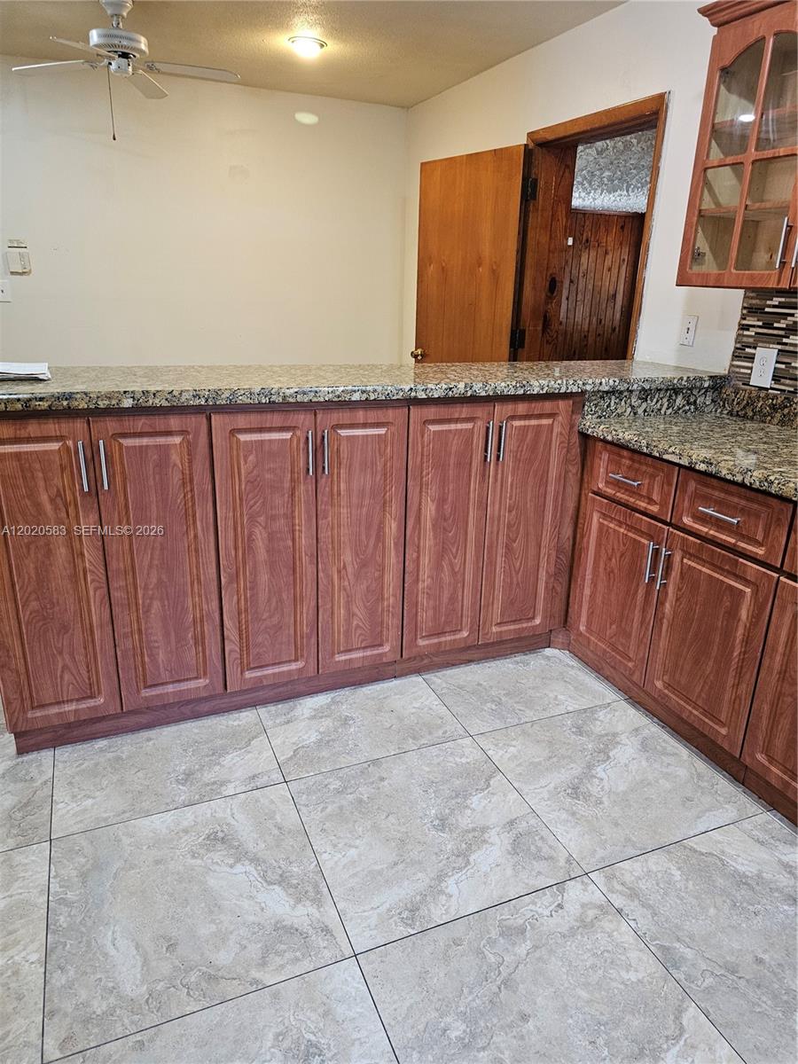 15851 Nw 37th Ct Property Photo 7