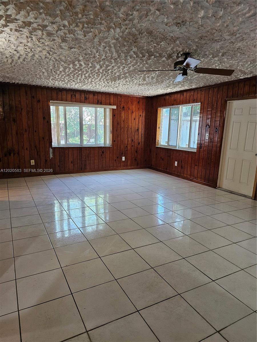 15851 Nw 37th Ct Property Photo 9