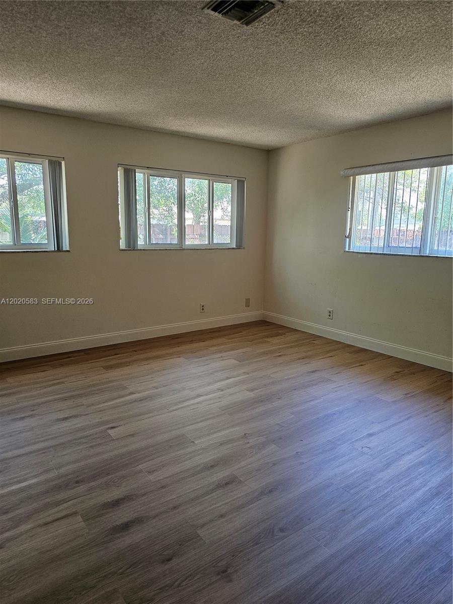 15851 Nw 37th Ct Property Photo 17