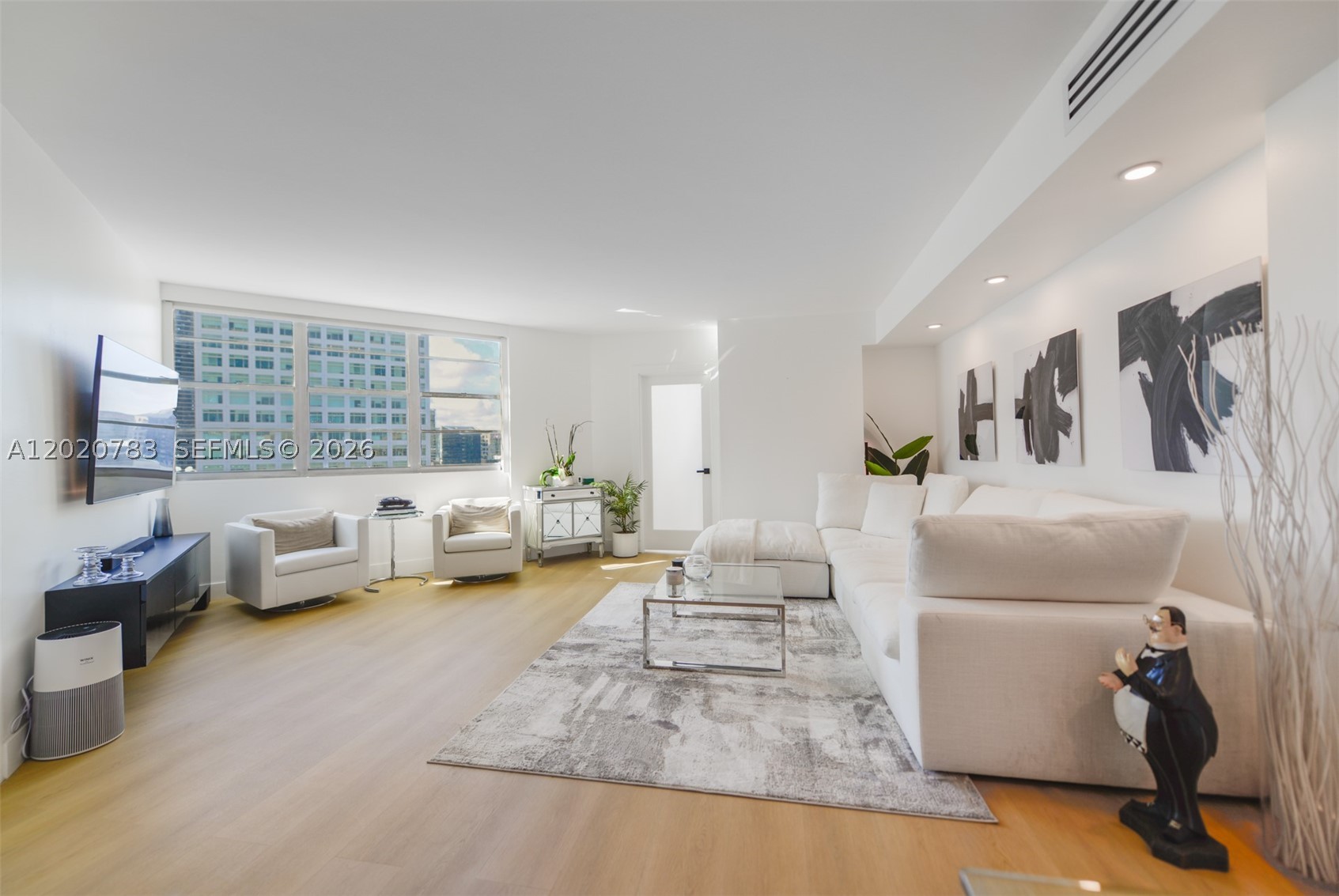 801 Brickell Bay Dr 1962 Property Photo 1