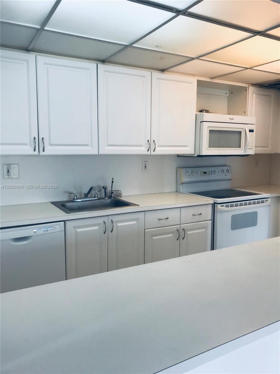 17600 Nw 68th Ave B3006 Property Photo 6