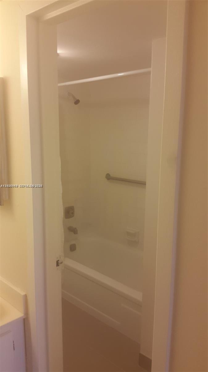 4384 Nw 9th Ave 18-3b Property Photo 7