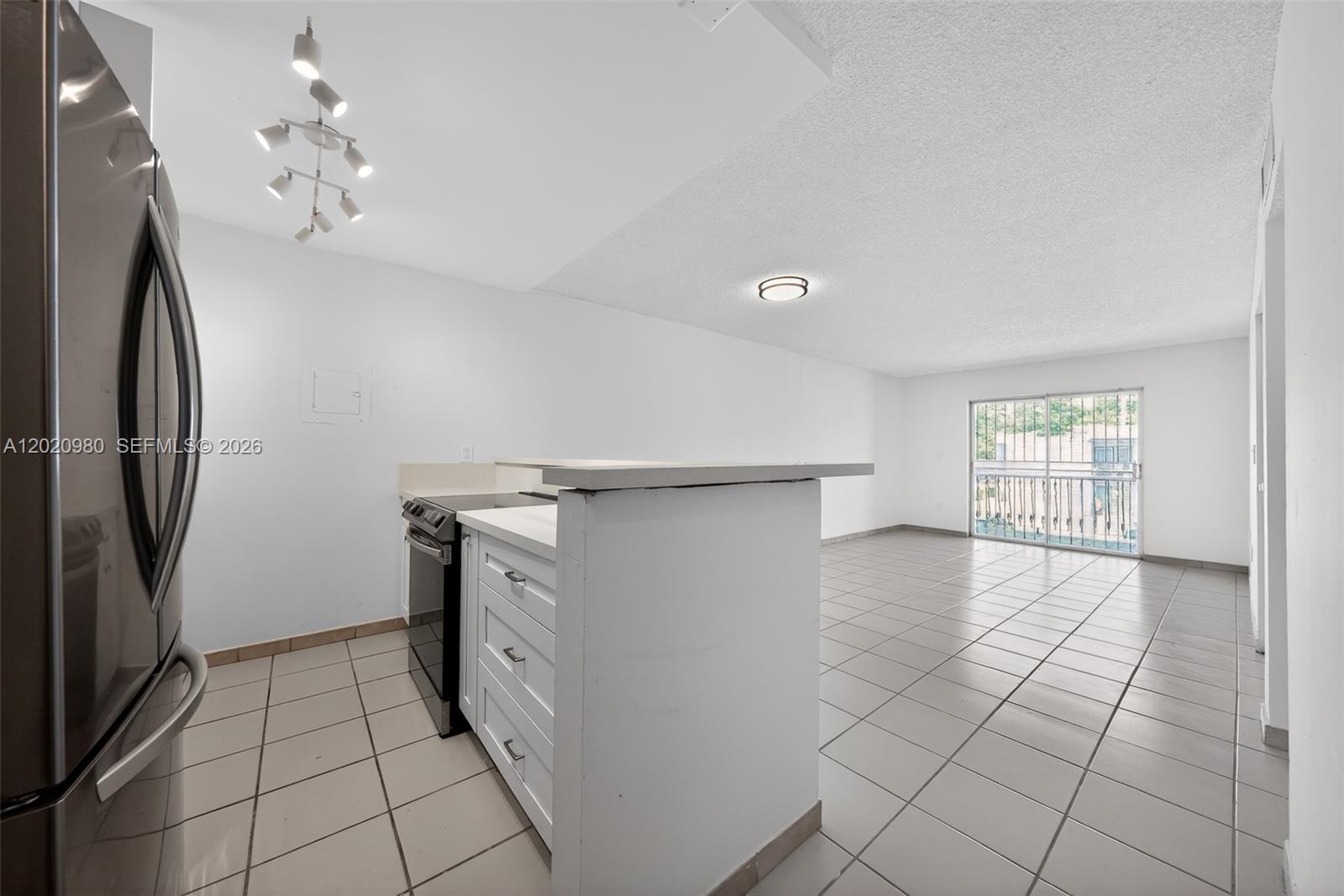 145 Sw 30th Ct B208 Property Photo 4