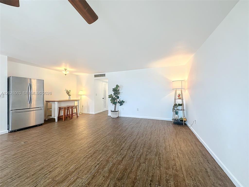 7133 Bay Dr 705 Property Photo 2