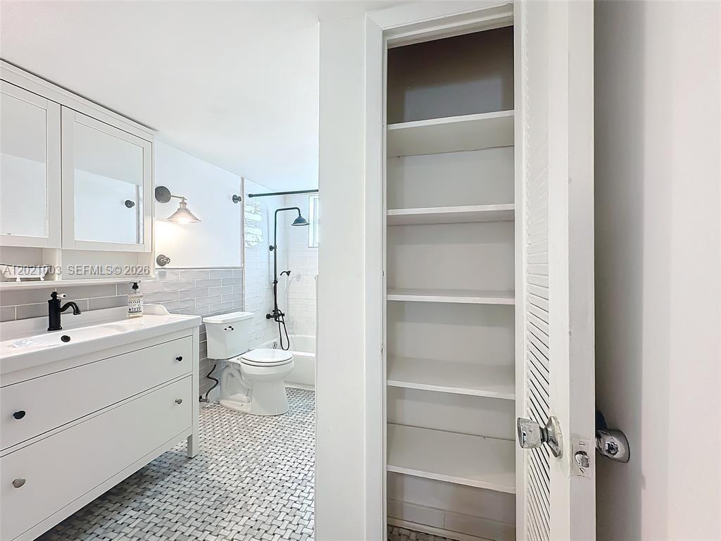 7133 Bay Dr 705 Property Photo 11