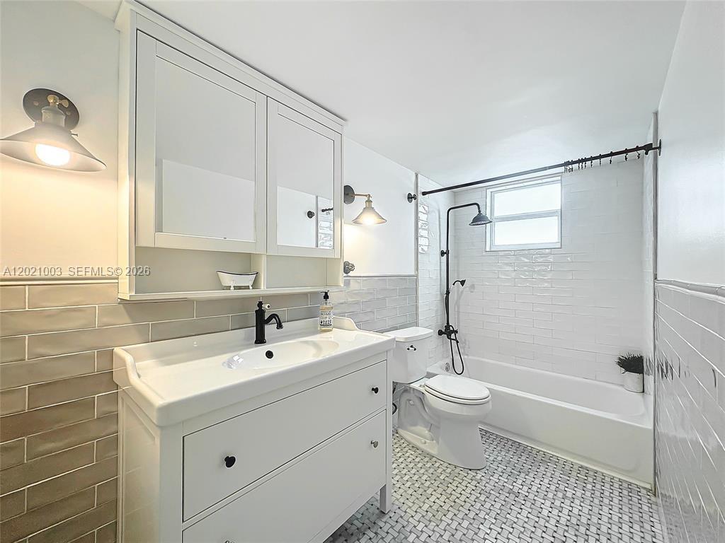7133 Bay Dr 705 Property Photo 13
