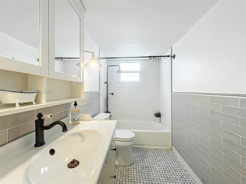 7133 Bay Dr 705 Property Photo 16