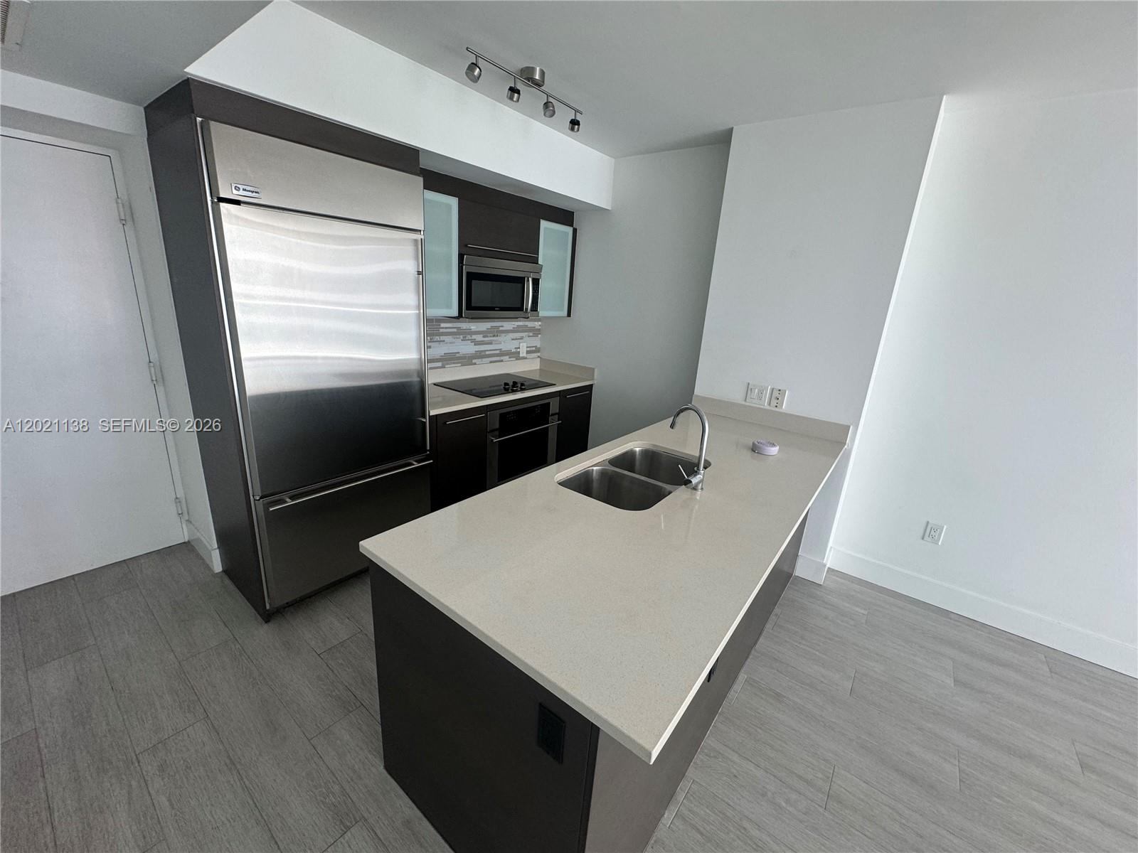 500 Brickell Ave 3204 Property Photo 6