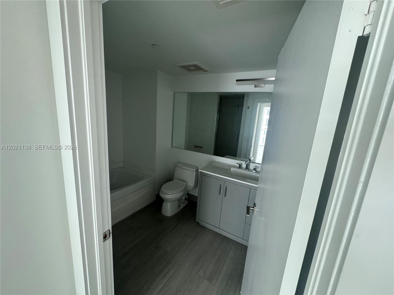 500 Brickell Ave 3204 Property Photo 7