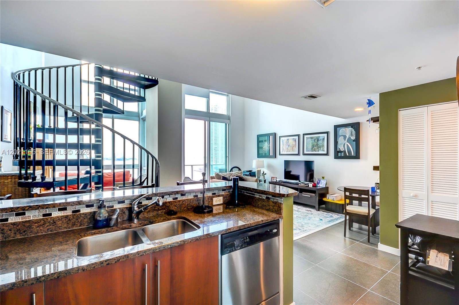 300 S Biscayne Bluv L-1022 Property Photo 8