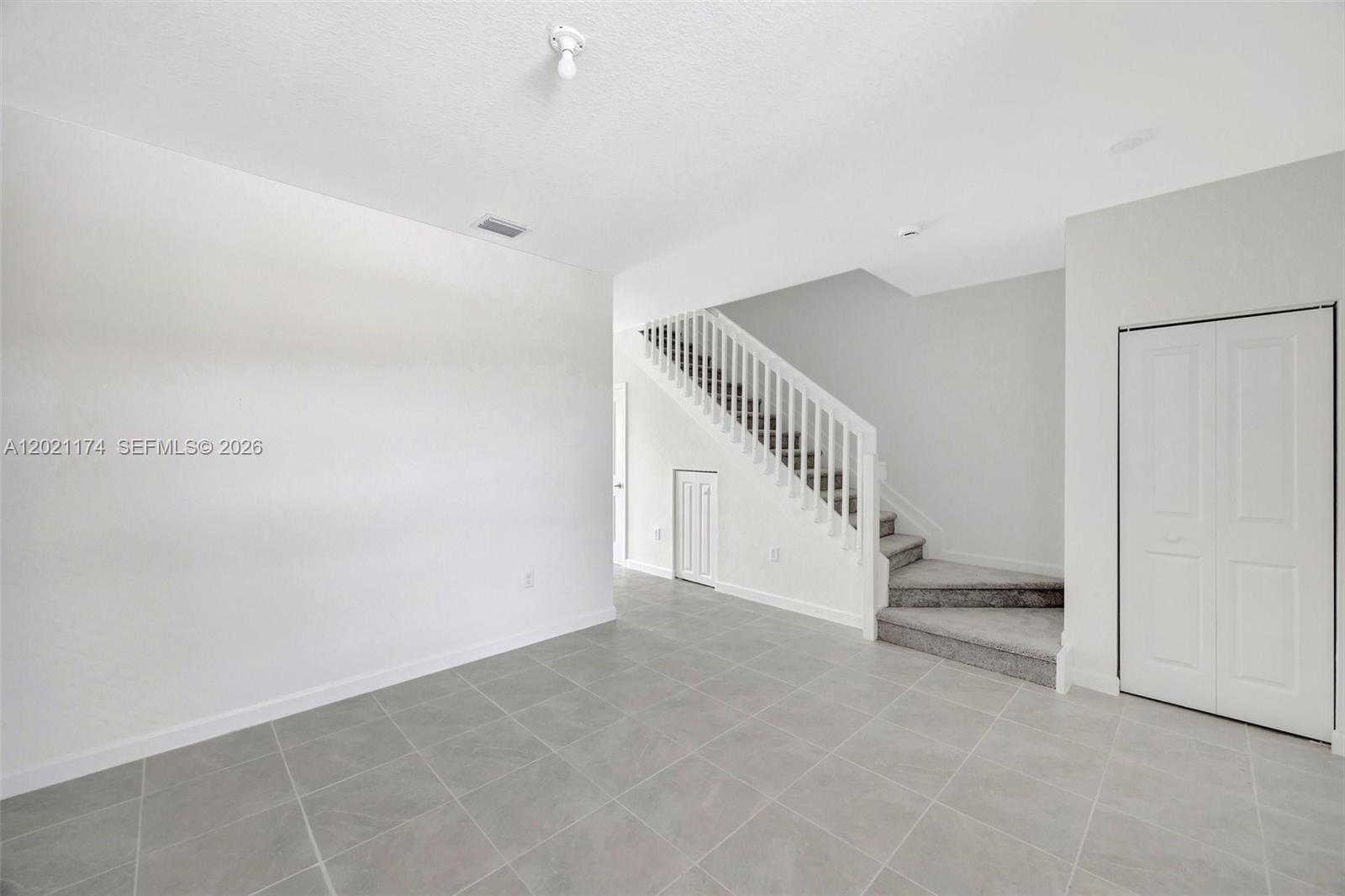 A12021174 Property Photo 3