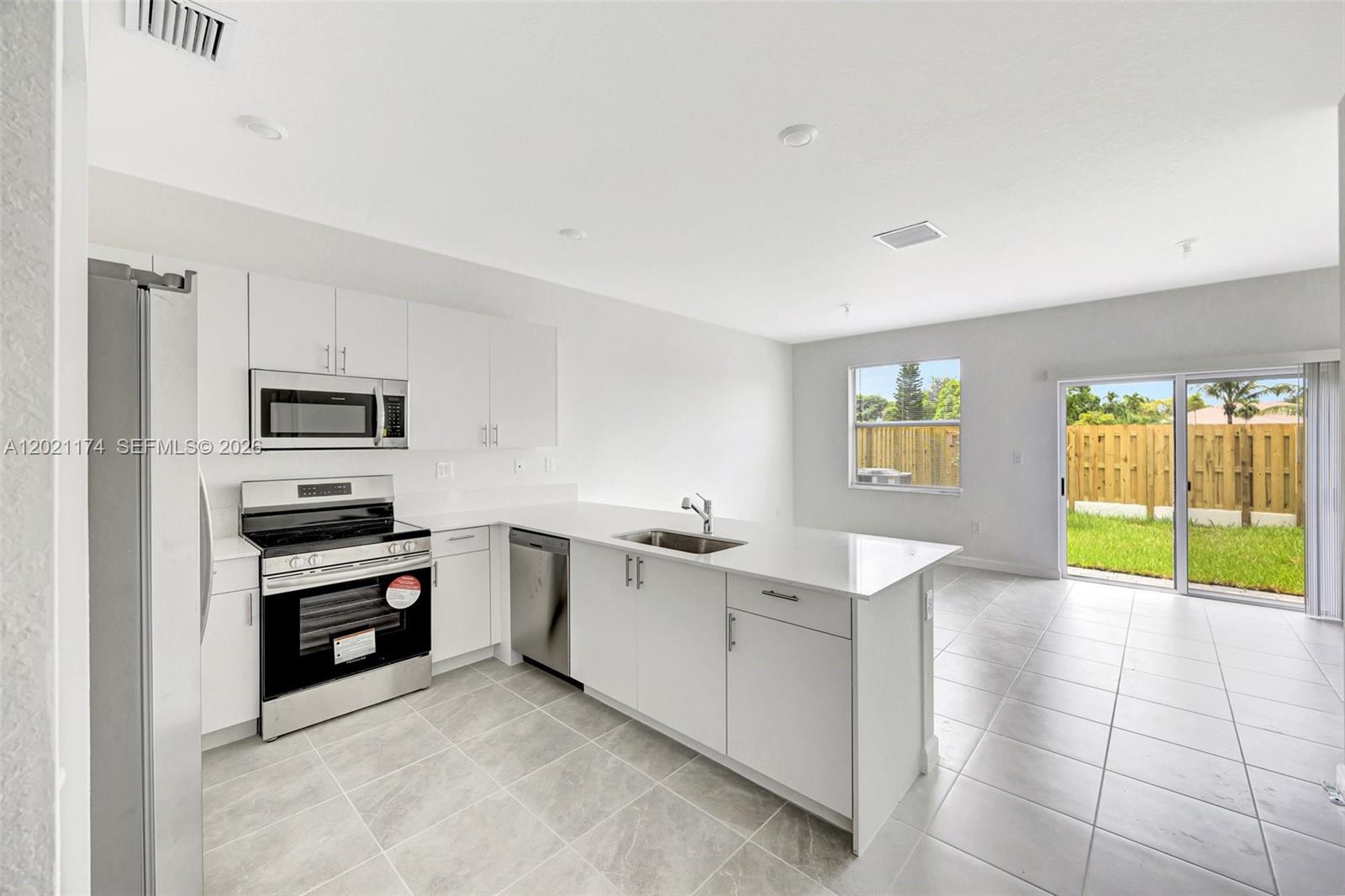 A12021174 Property Photo 6
