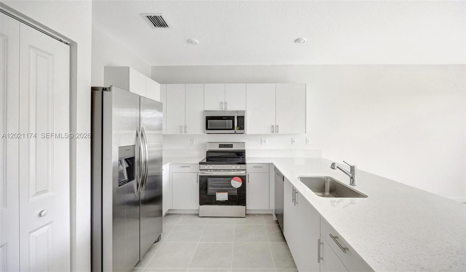 A12021174 Property Photo 7