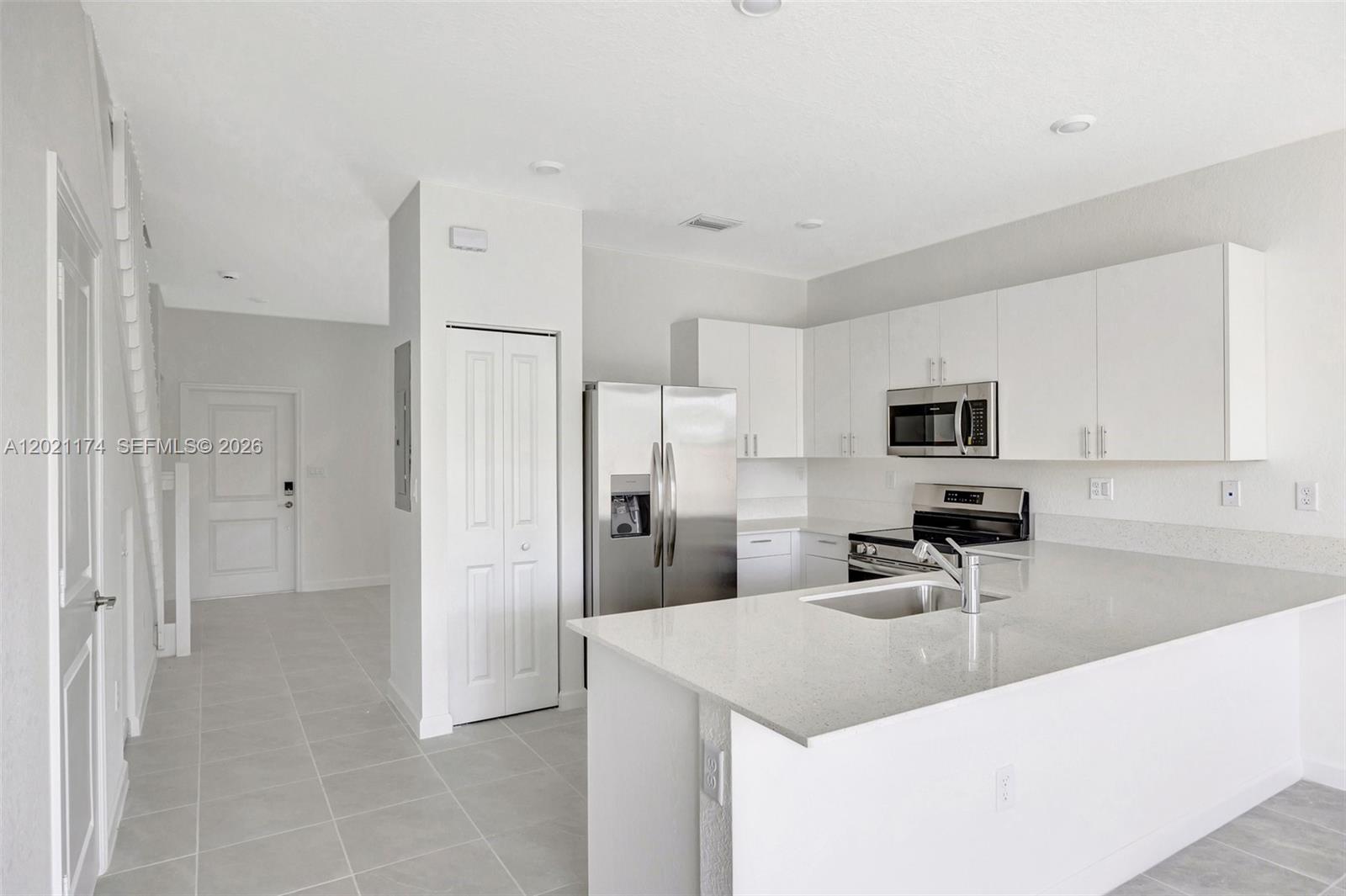 A12021174 Property Photo 9