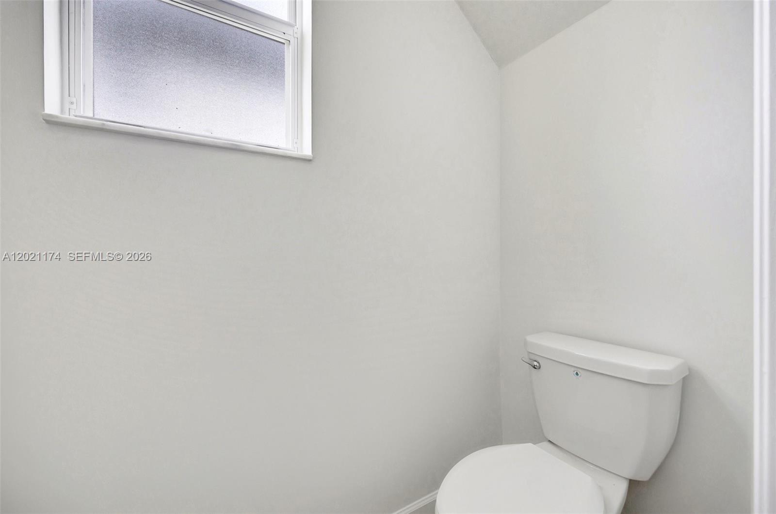 A12021174 Property Photo 15