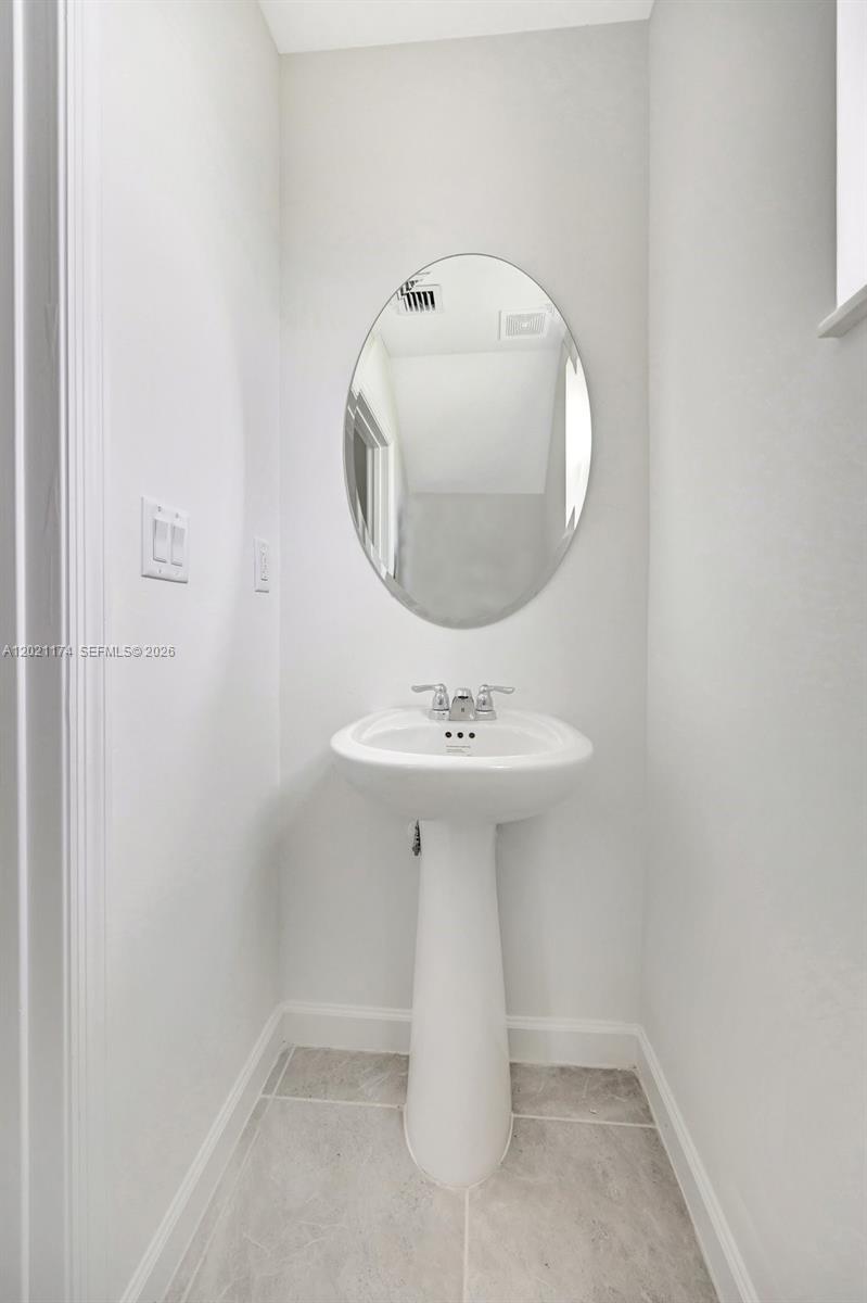 A12021174 Property Photo 16