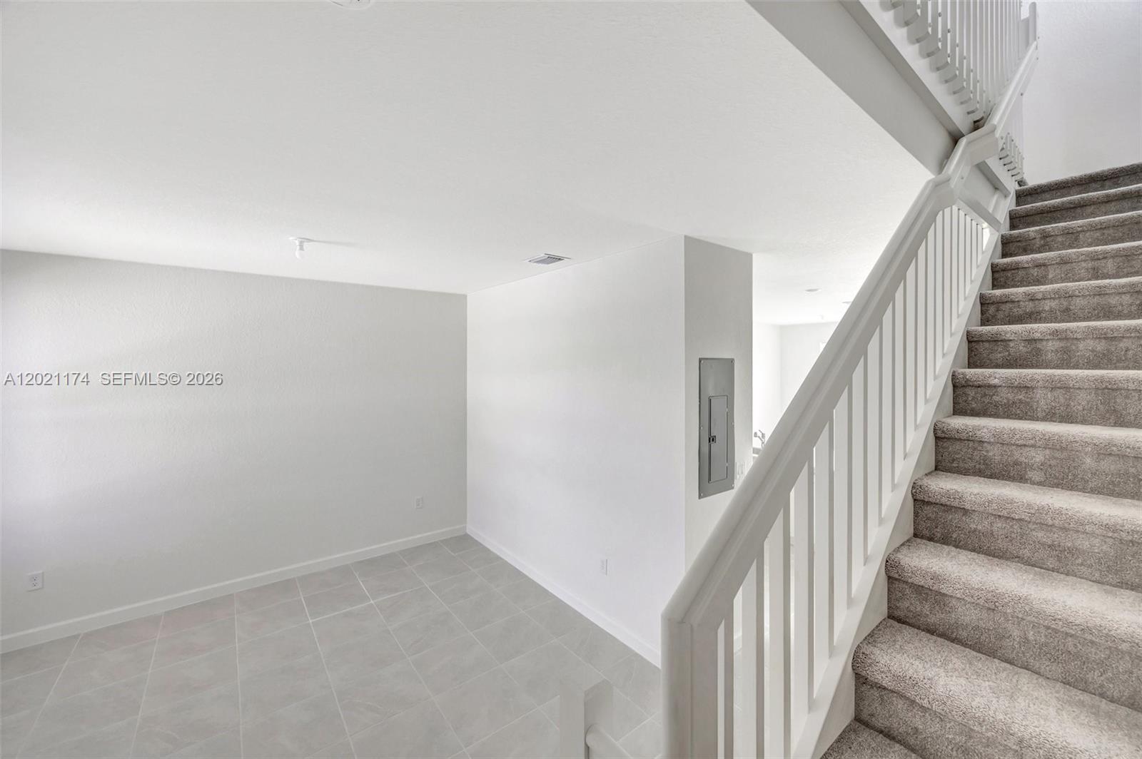 A12021174 Property Photo 17