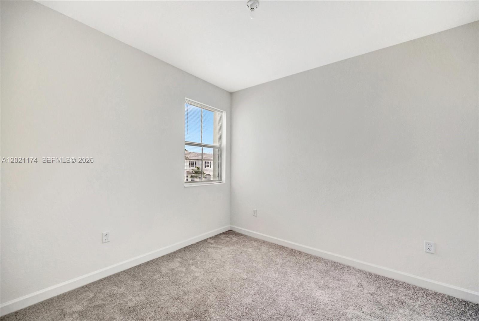 A12021174 Property Photo 27