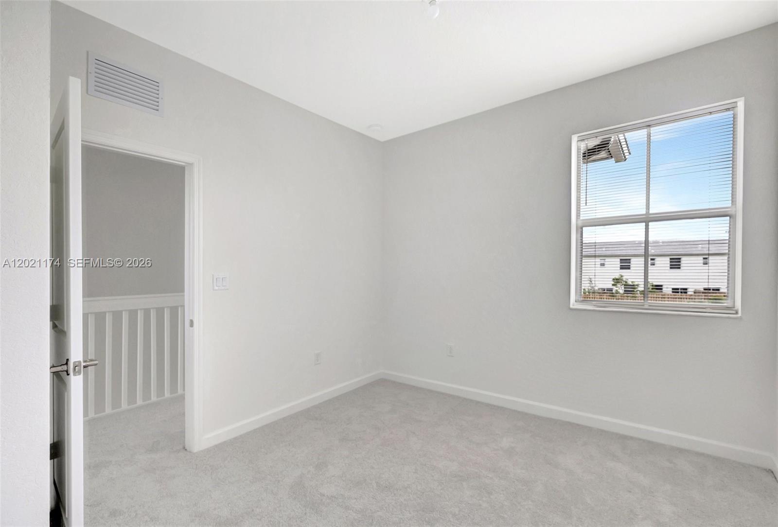 A12021174 Property Photo 28