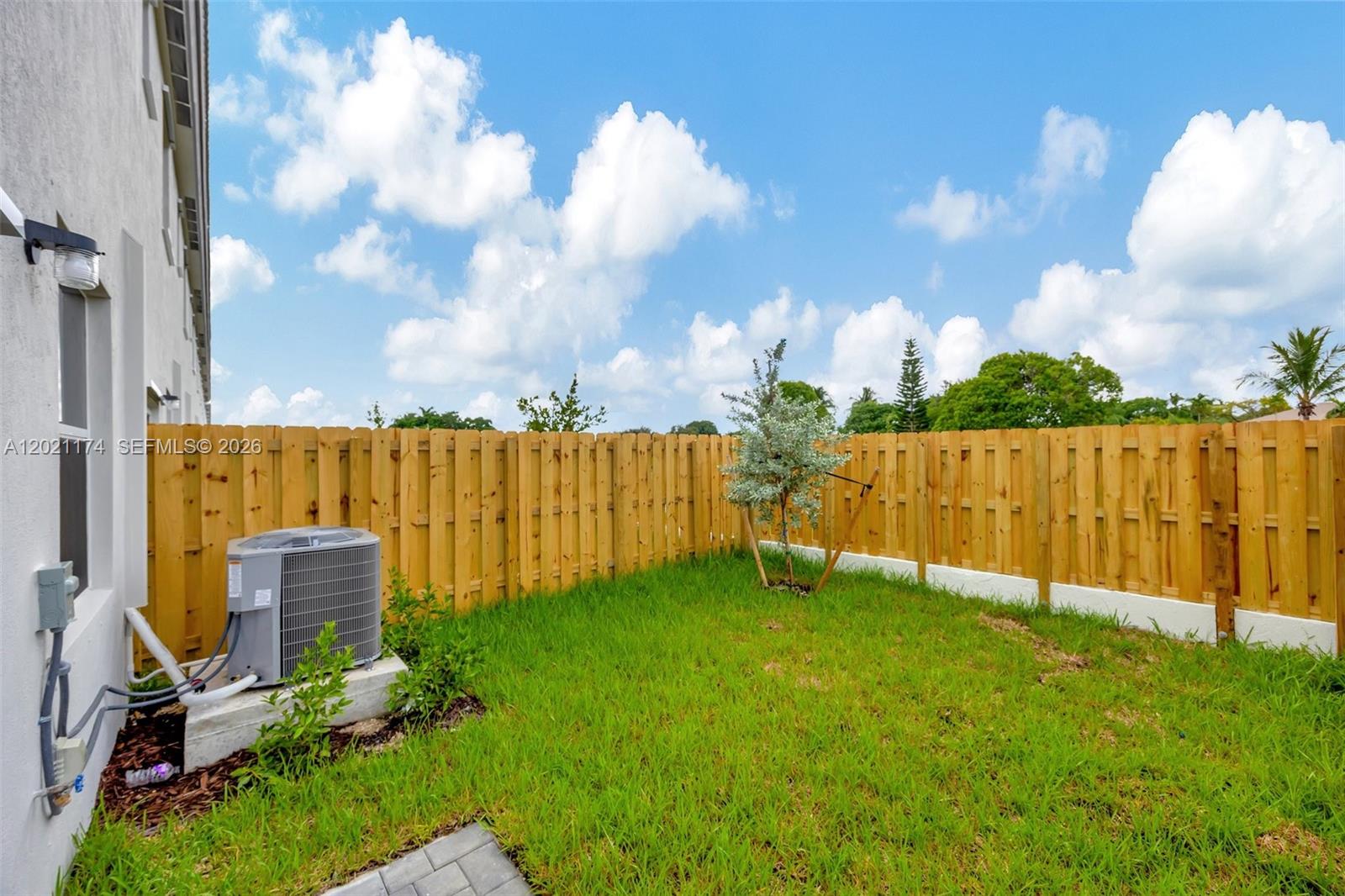 A12021174 Property Photo 35