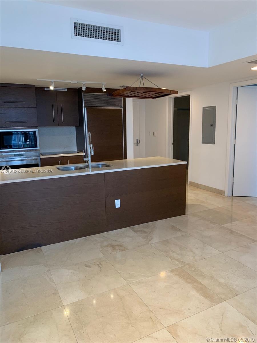 475 Brickell Ave 1813 Property Photo 7