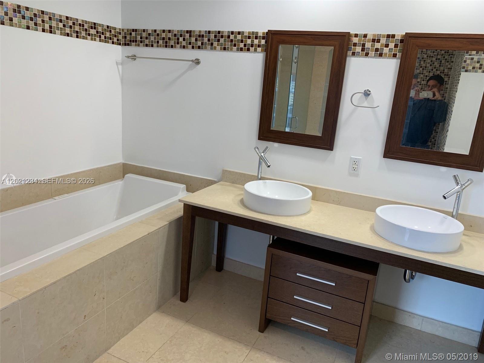 475 Brickell Ave 1813 Property Photo 11