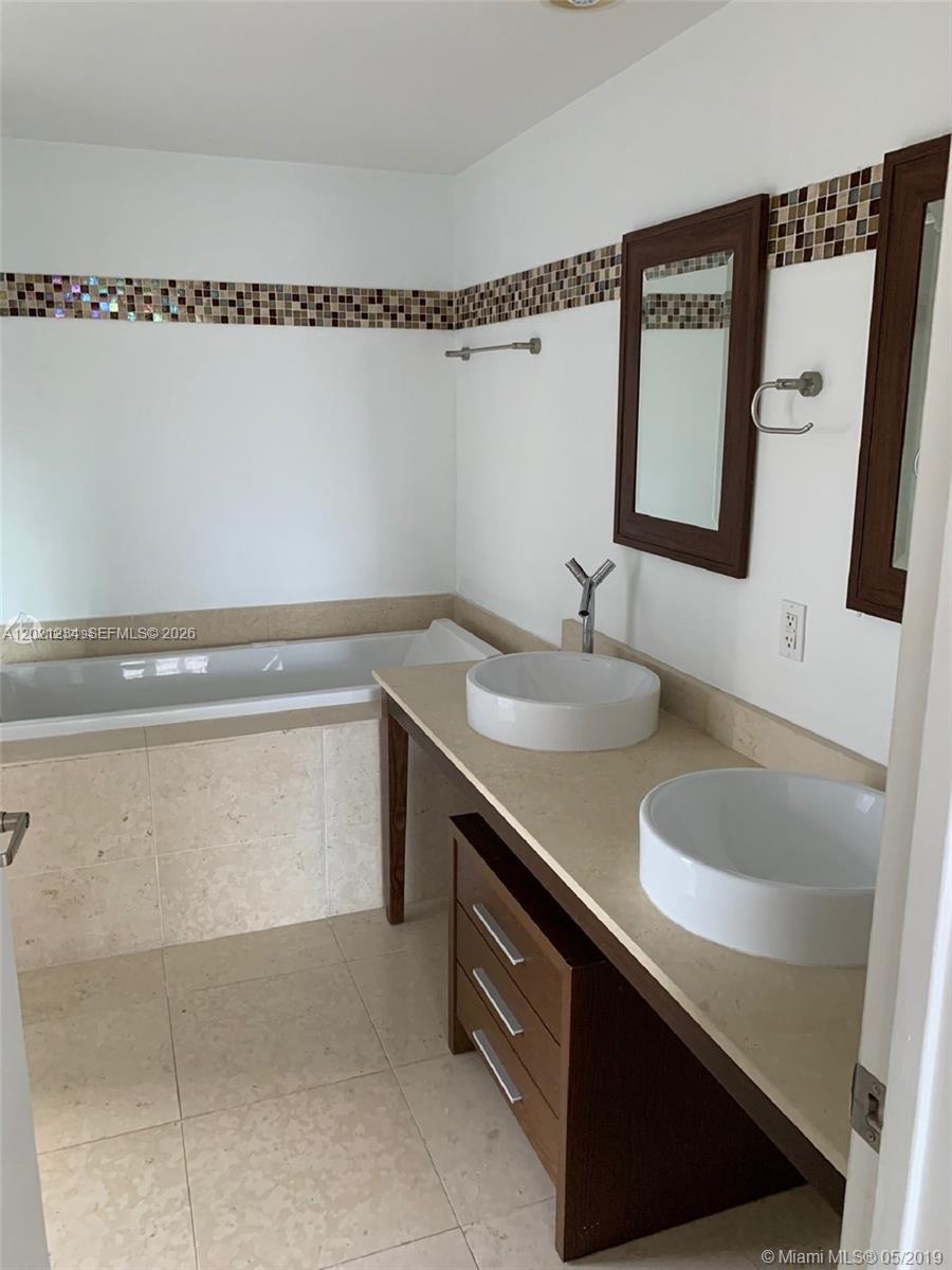 475 Brickell Ave 1813 Property Photo 12