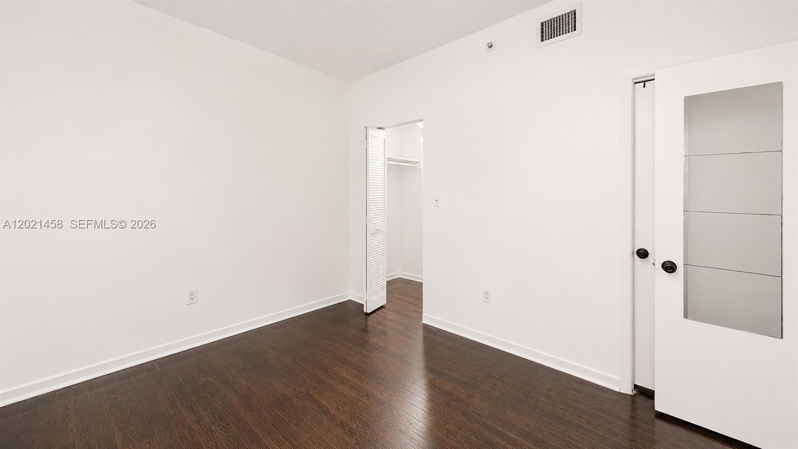 1542 Drexel Ave 105 Property Photo 3