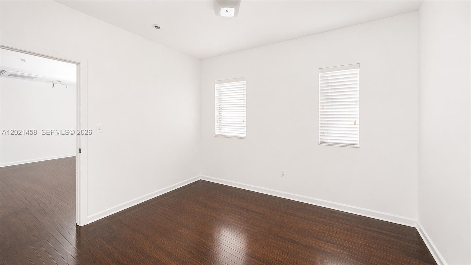 1542 Drexel Ave 105 Property Photo 4