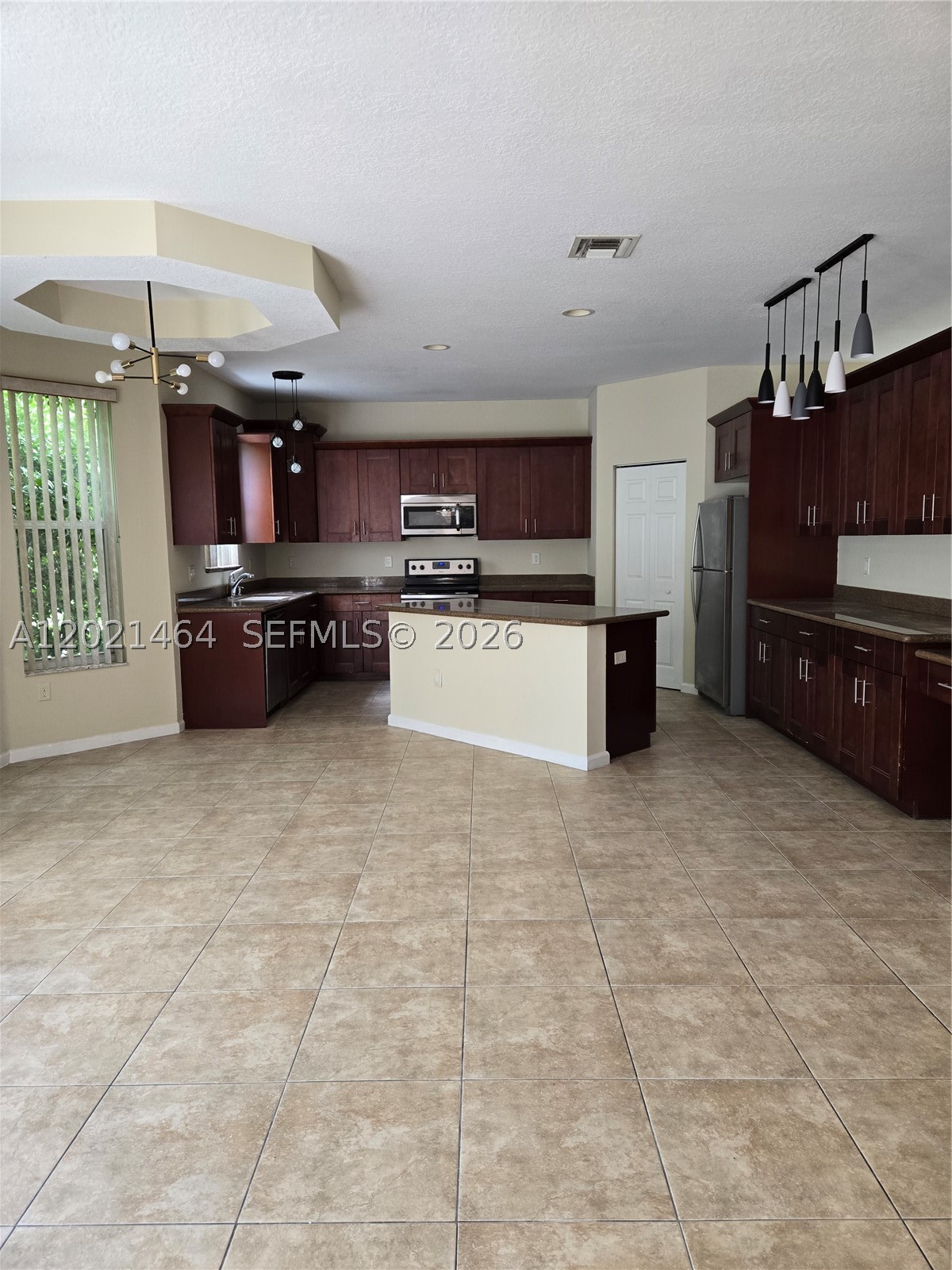 2221 Sloane Pl Property Photo 2