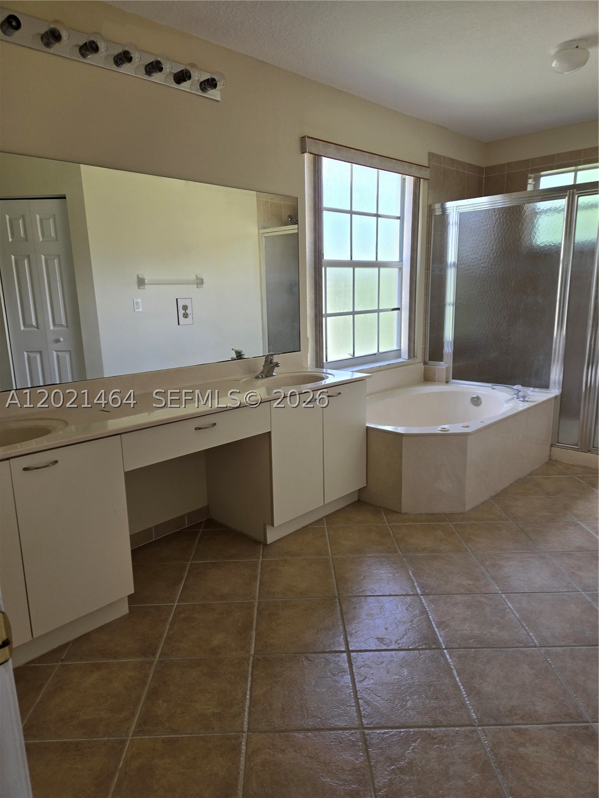 2221 Sloane Pl Property Photo 5