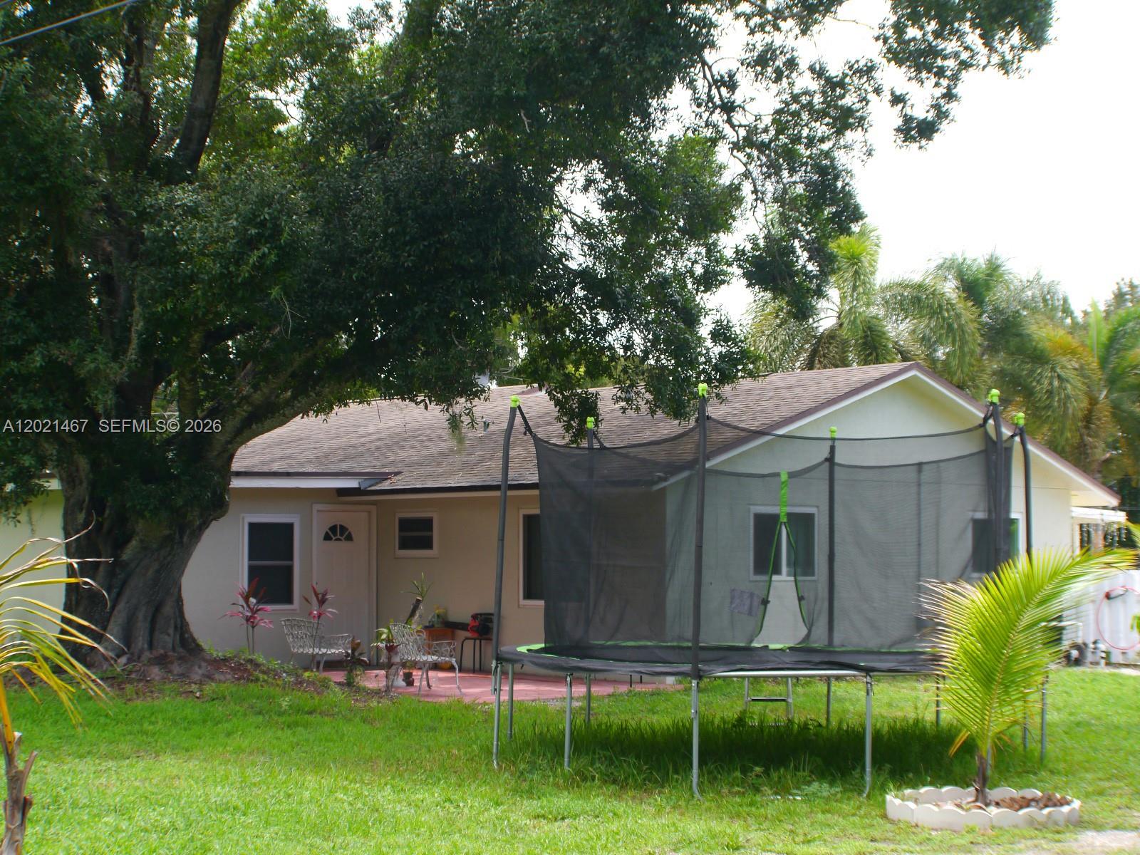 10646 Barn Rd Property Photo 11