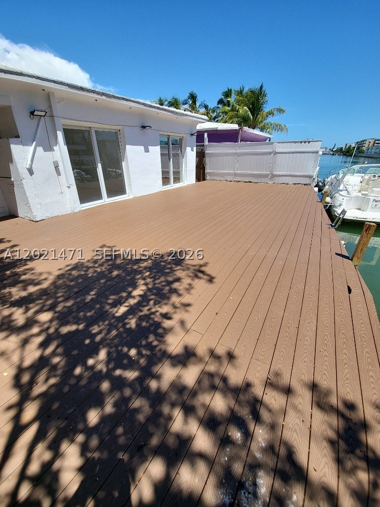 7707 Hawthorne Ave Property Photo 6
