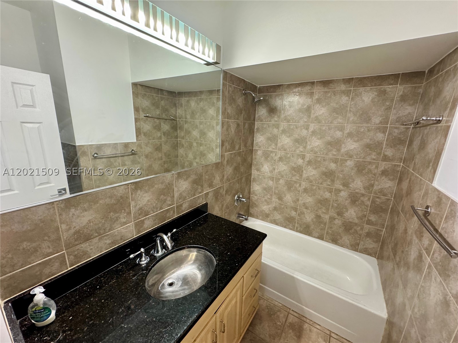 2408 Ne 135th St 2408 Property Photo 17