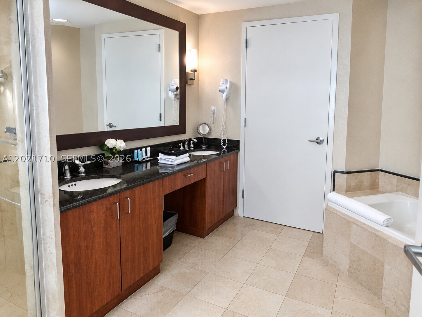 18001 Collins Ave 605 Property Photo 11