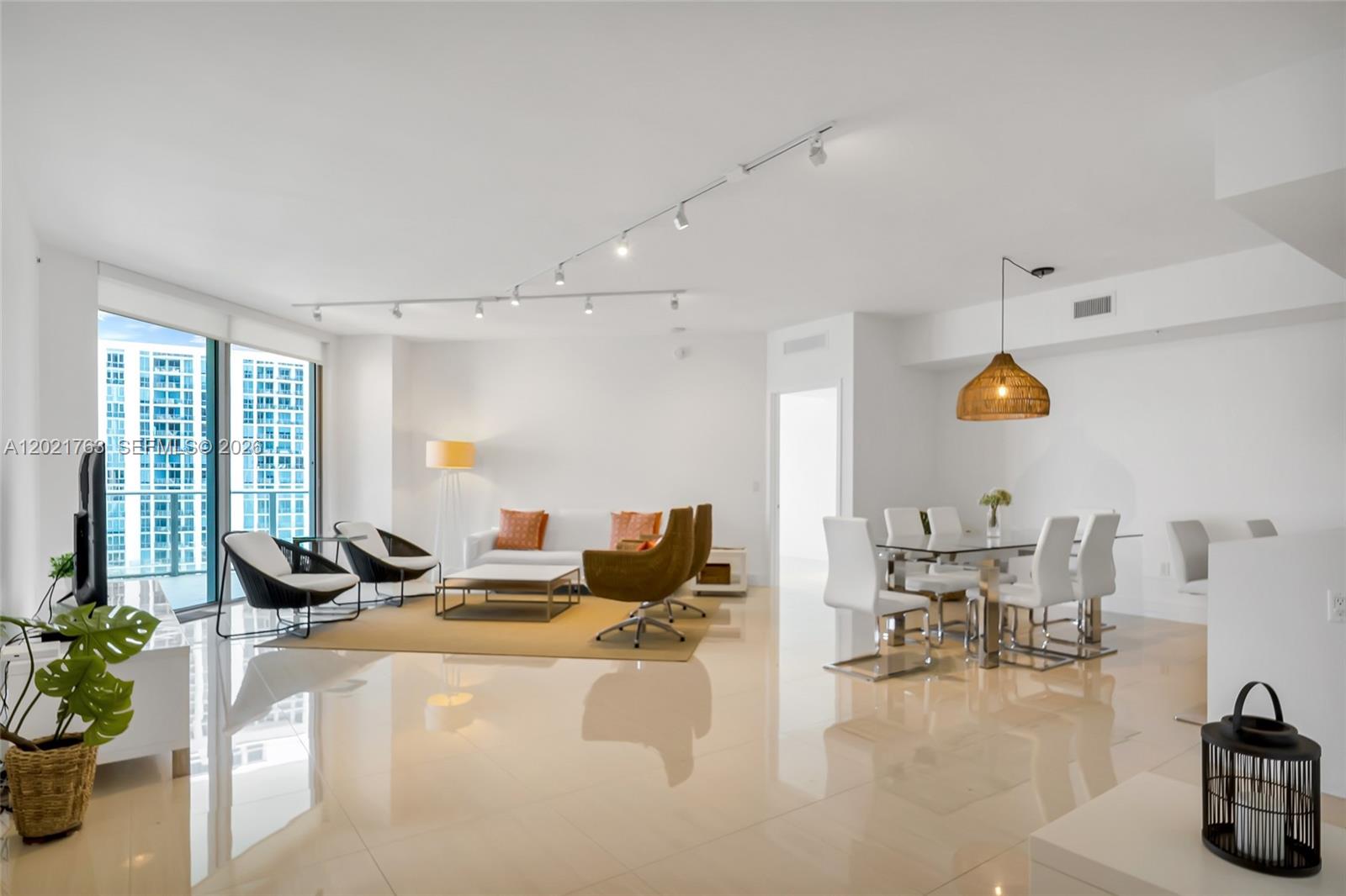 17301 Biscayne Blvd 907 Property Photo 1