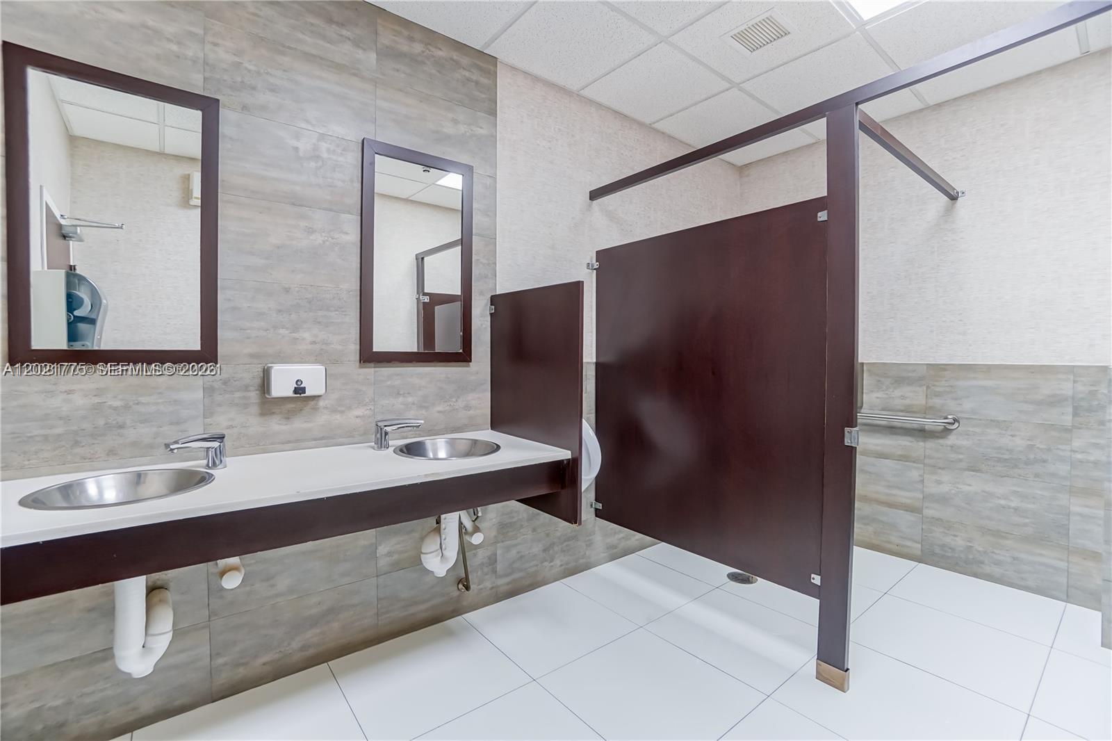 12550 Biscayne Blvd 220 Property Photo 25