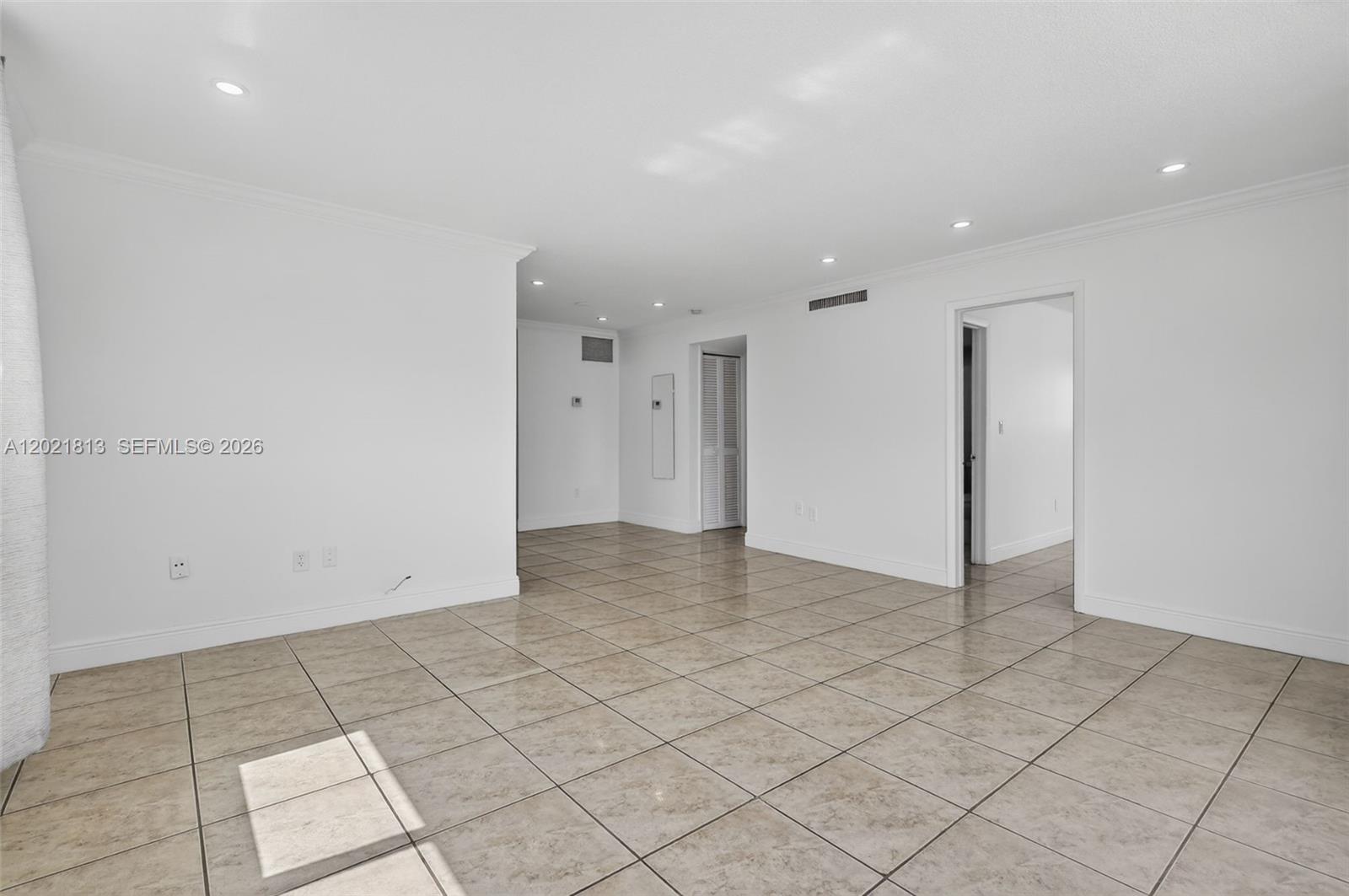 1020 94th St 301 Property Photo 4